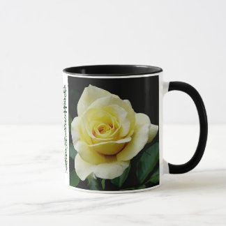 Tasse de café de sonnerie de rose jaune