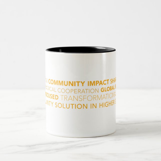 Tasse de café de typographie de TCS (Centre)