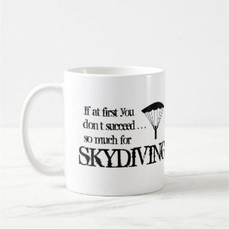 Tasse de café drôle de parachutisme