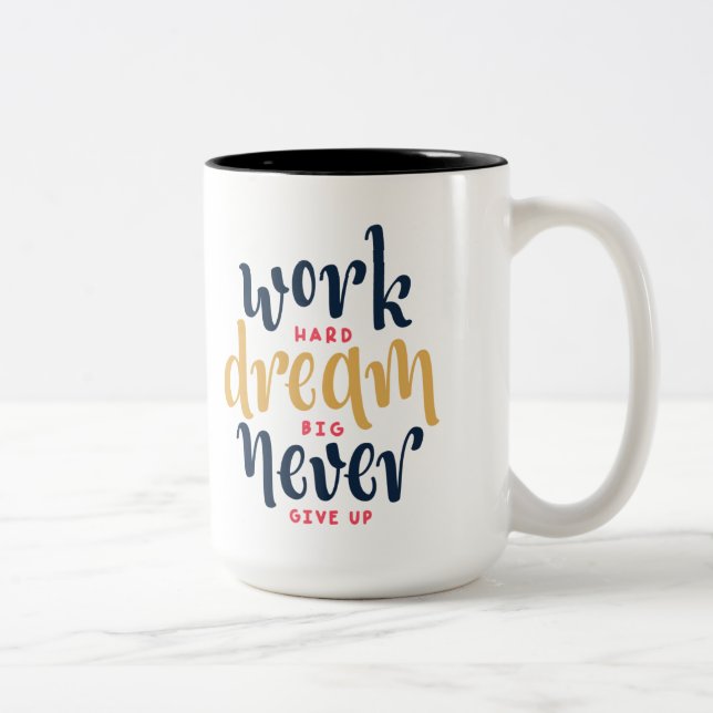 Tasse de café dure de grand travail rêveur (Droit)