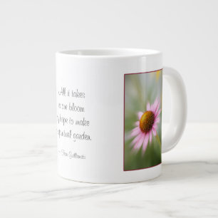Tasse de café enorme - fleur rose de marguerite