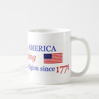 Tasse de café fière de petite ville