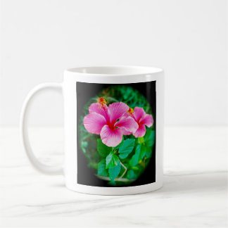 Tasse de café heureuse de ketmie