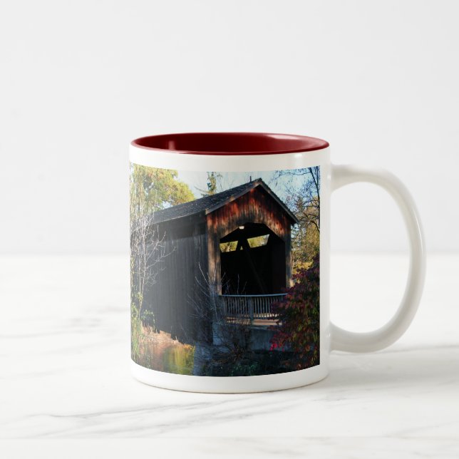 Tasse de café historique de pont couvert d'ADA (Droit)