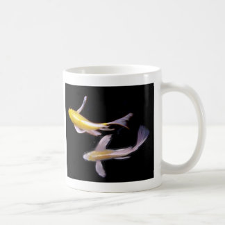 Tasse de café jaune de paires de Koi