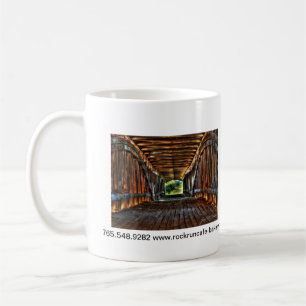 Tasse de café occidentale de pont couvert des