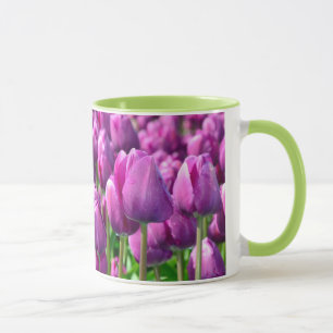Tasse de café pourpre de tulipe de ressort