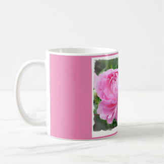 Tasse de café rose avec une photographie des