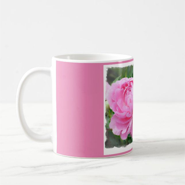 Tasse de café rose avec une photographie des (Gauche)