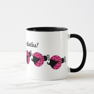 Tasse de café rose et noire de coccinelle
