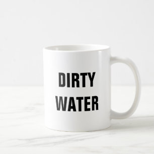 Tasse de café sale de l'eau