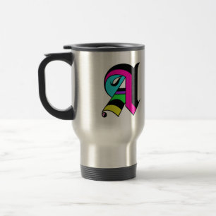 Tasse de café voyageant avec la lettre «A»