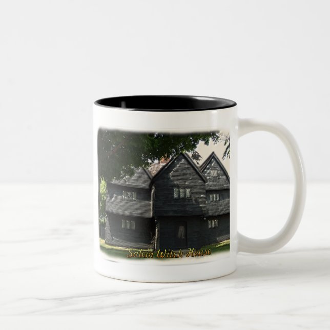 Tasse de Chambre de sorcière de Salem (Droit)