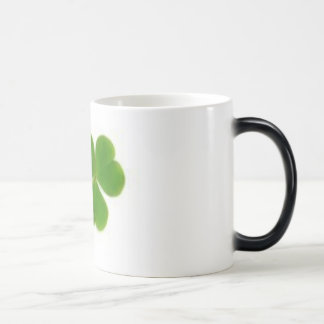 Tasse de changement de couleur de jour de St