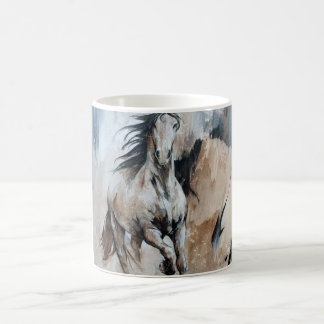 Tasse de cheval avec le décret d'image à la main
