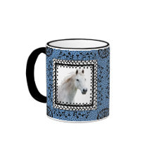 Tasse de cheval encadrée par bleu