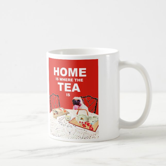 Tasse de chien de carlin - à la maison est où le (Droite)
