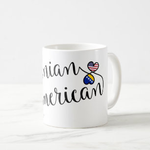 Tasse de coeurs enlacée par Américain bosnien