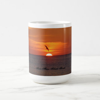 Tasse de coucher du soleil