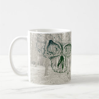 Tasse de crâne et de forêt