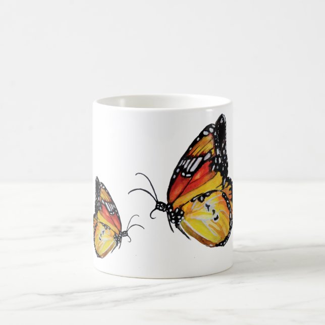 Tasse de drawingWhite d'aquarelle de papillon (Centre)