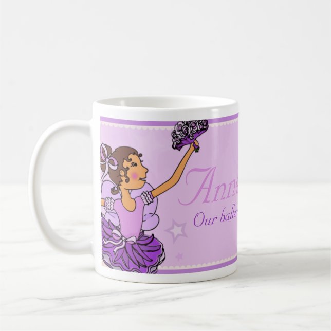 Tasse de fille de cheveux pourpres et foncés de (Gauche)