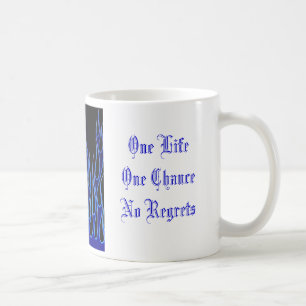 Tasse de flammes bleues