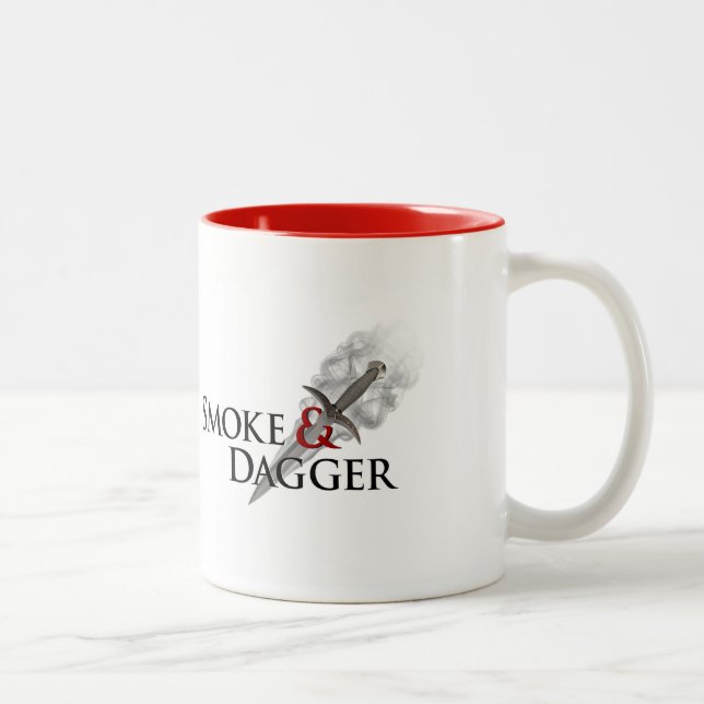 Tasse de fumée et de poignard, blanche avec le (Droit)
