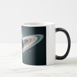 Tasse de la planète Saturne avec anneaux