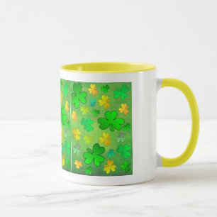 Tasse de la Saint-Patrick avec des trèfles