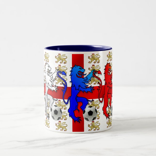 Tasse de l'Angleterre de trois de lions passionés (Centre)