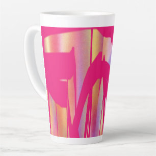 Tasse de latte rose chaud