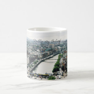 Tasse de l'Irlande, horizon de ville de Dublin