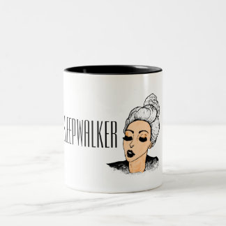 Tasse de matin de fille de somnambule