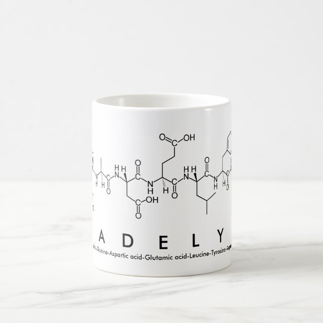 Tasse de nom de peptide de Madelyn (Centre)