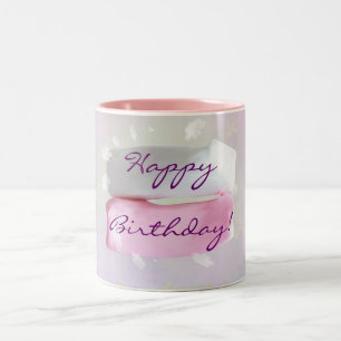 Tasse de petit gâteau de joyeux anniversaire
