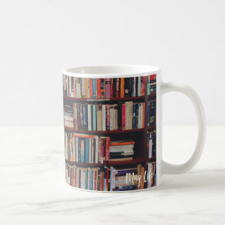 Tasse de photo d'étagère de bibliothèque