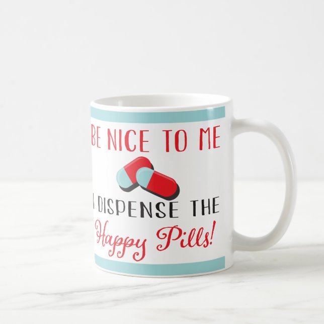 Tasse de pilules drôles d'infirmière ou de docteur (Droite)