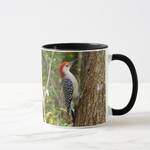 Tasse de pivert gonflée par rouge