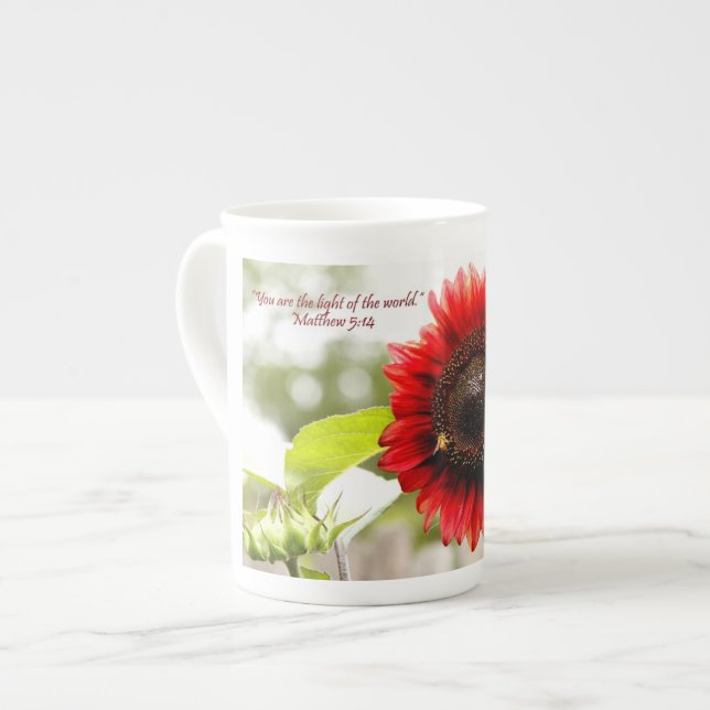 Tasse de porcelaine tendre de tournesol avec (Devant gauche)