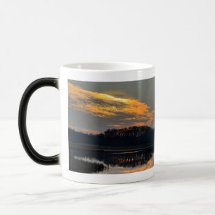 Tasse de réflexion de paysage aquatique de coucher