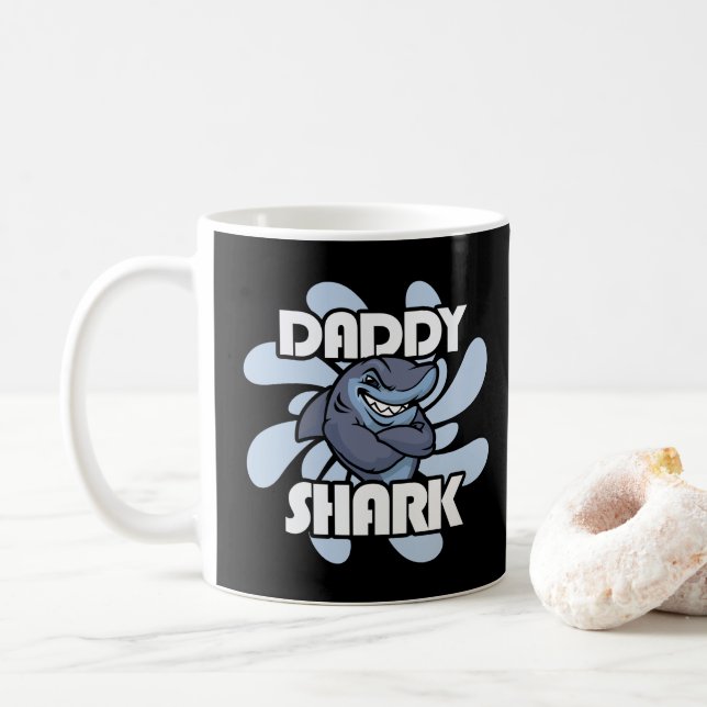 Tasse de requin de papa - l'anniversaire/fête des (Avec donut)
