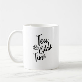 Tasse de temps de thé et de bible