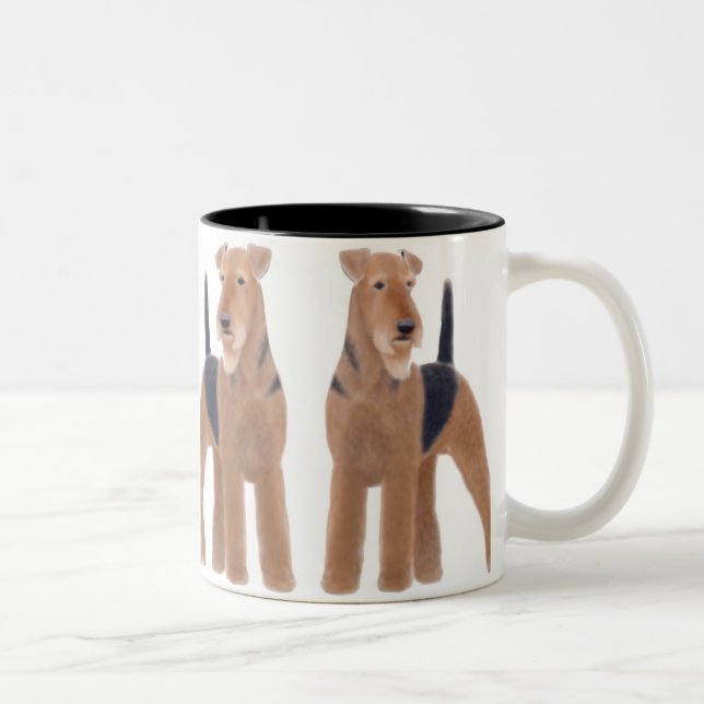 Tasse de terriers d'Airedale (Droit)