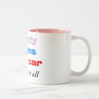 Tasse de voiture rapide de cerveaux de beauté