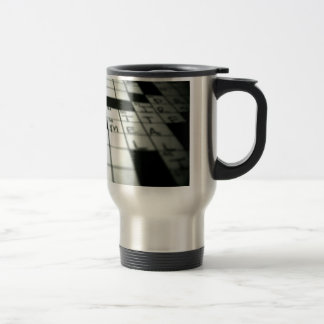 Tasse de voyage de mots croisé