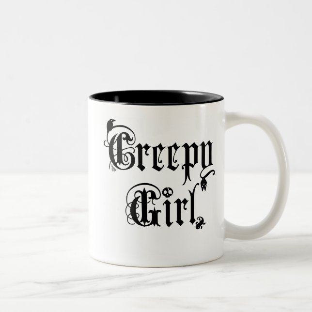 Tasse déplaisante de fille (Droit)