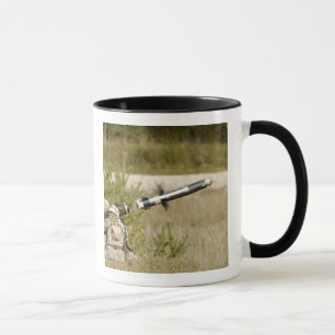 Tasse des soldats tirent sur une MGF-148 Javelin