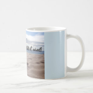 Tasse d'état d'esprit de bascule avec le sable de