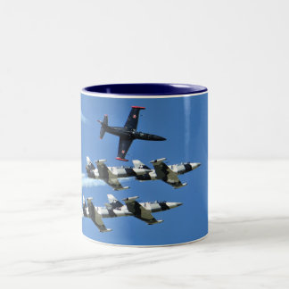 Tasse d'étoile filante de L-39 Albatros et de T